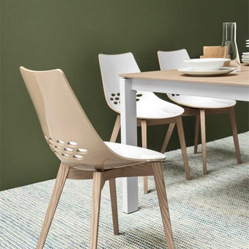 Jam W Chairs - Bleached Beech Frame and White/Glossy Nougat Seat Finish