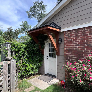 Side door bracket portico