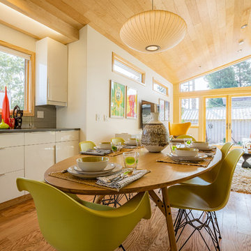 Bungalow Dining