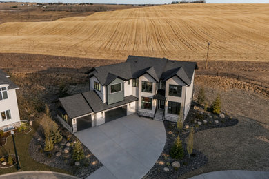 Traditional exterior home idea in Calgary