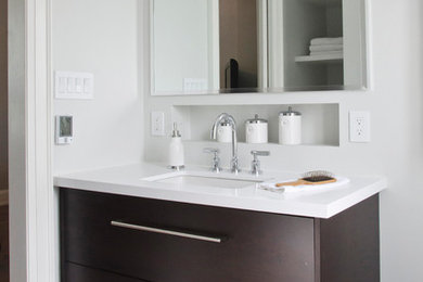 Example of a trendy bathroom design in Toronto