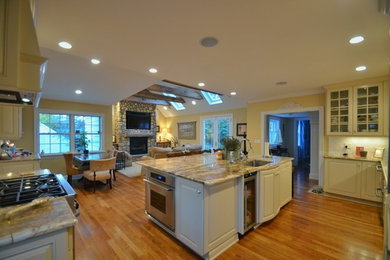 Kitchen - rustic kitchen idea in New York