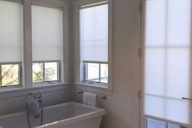 Bathroom - bathroom idea in New York
