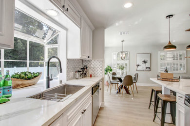 Kitchen photo in Los Angeles