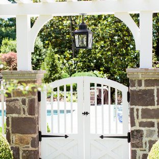 他の地域の大きい長方形トラディショナルスタイルのおしゃれなプール (天然石敷き) の写真