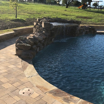 Rataining wall matched to manage rain runoff