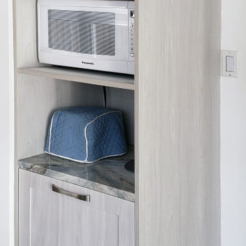 Thermoplastic kitchen with shaker doors