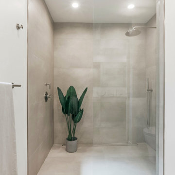 Seamless Walk in Shower