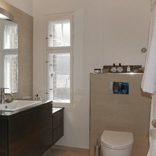 Bäder mit Sauna und brauner Waschtischplatte Ideen, Design & Bilder