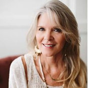 Julie Bertagna's photo