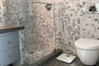 Bathroom - modern bathroom idea in San Francisco