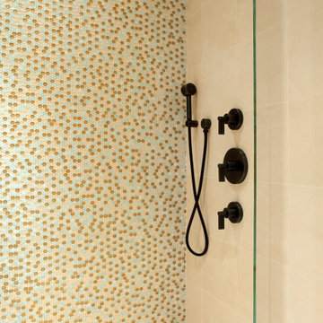 Willoughby Way: Bathroom