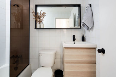 Bathroom - bathroom idea in New York