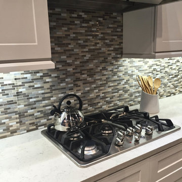 Cream and Beige Mosaic Backsplash Tiles with Quartz