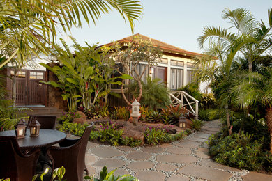 This is an example of a tropical patio in San Francisco.