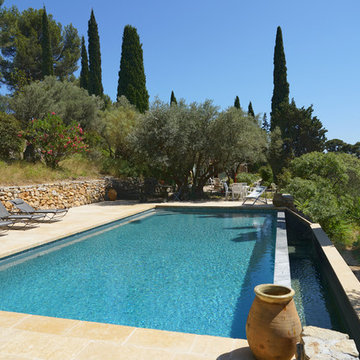 Piscine à débordement