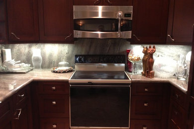 Inspiration for a timeless kitchen remodel in Los Angeles