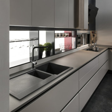 White and Wood Handle-less Italian kitchen