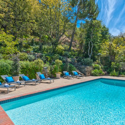 Moraga in Bel Air - Products