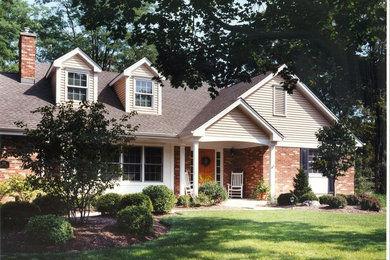 Example of a transitional beige three-story exterior home design in Chicago with a shingle roof