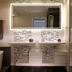 S&eacute;ura Lighted Mirror, Bolero Design - Bathroom Mirrors