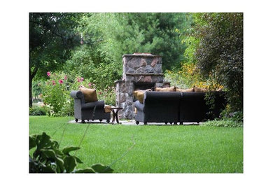 Example of an urban patio design in Toronto