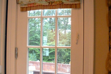Kitchen - traditional kitchen idea in Boston