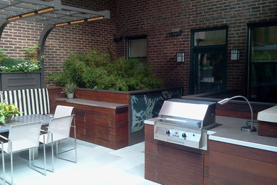 Inspiration for a contemporary landscaping in Chicago.