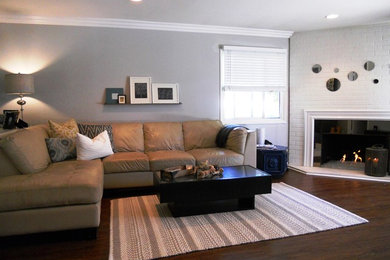 Family room - contemporary family room idea in Orange County