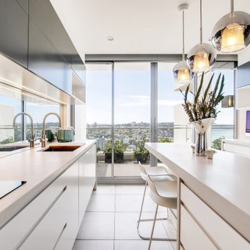 Kitchen with contrasting Gunmetal and Lexicon finises