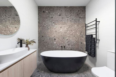 Inspiration for a bathroom in Melbourne.
