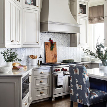 Timeless And Bold Holiday Decor