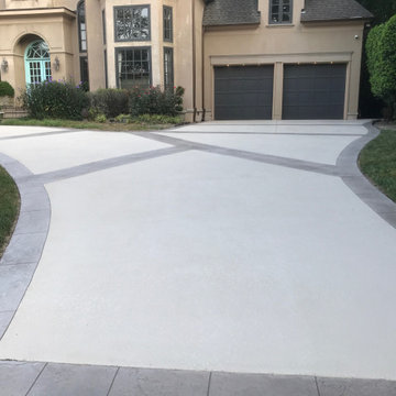 Driveway with Knock Down finish and Slate Trowel Down accents