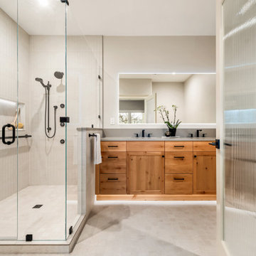 SOPHISTICATED UNDERSTATED BATHROOM