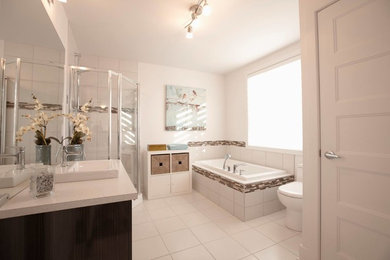 Bathroom - bathroom idea in Montreal
