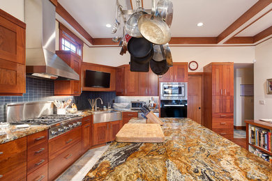Example of a kitchen design in Seattle