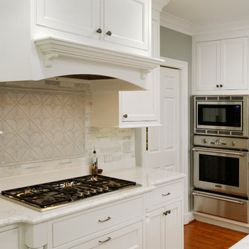 Alexandria Bright Appeal: White Kitchen with Peninsula