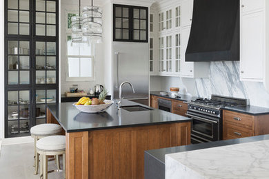 Open concept kitchen - mid-sized contemporary u-shaped light wood floor and beige floor open concept kitchen idea in Miami with an undermount sink, shaker cabinets, white cabinets, white backsplash, stone slab backsplash, stainless steel appliances, an island and quartz countertops