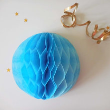Craft: How to make a honeycomb paper decoration - step by step