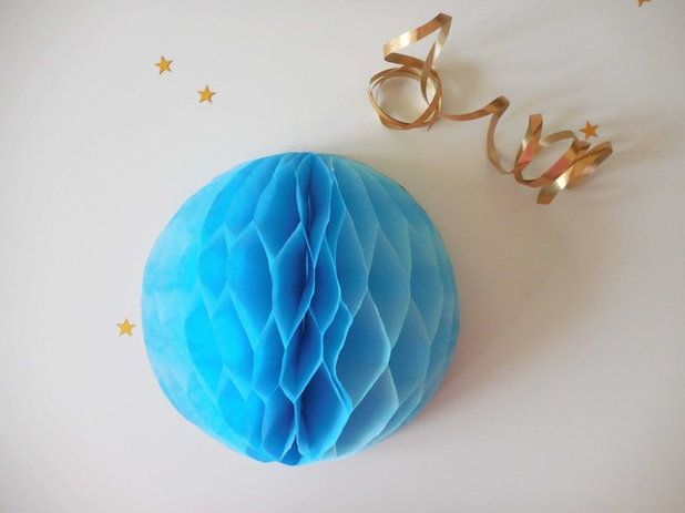 Craft: How to make a honeycomb paper decoration - step by step