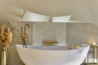 Photo of a classic bathroom.