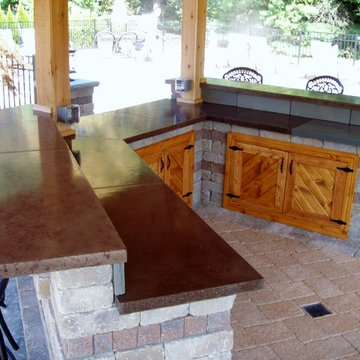 COVERED POOLSIDE BAR