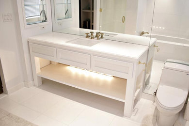 Bathroom - bathroom idea in New York