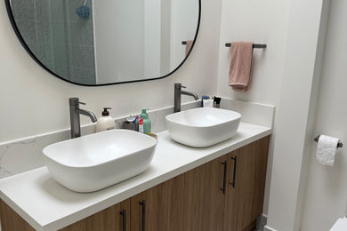 Photo of a modern bathroom in Sydney.