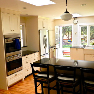 Retro kitchen for 1950 Santa Fe residence