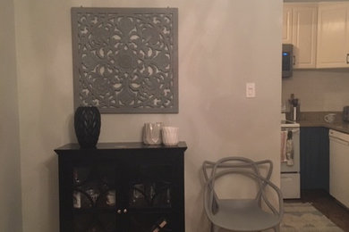 Inspiration for a shabby-chic style dining room remodel in Ottawa