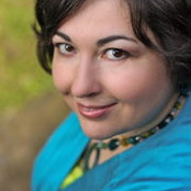 Stephanie Dray's photo