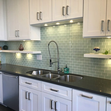 LAKESIDE KITCHEN