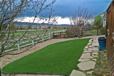 Inspiration for a contemporary landscaping in Denver.