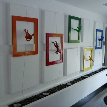 Color wall climber sculptures